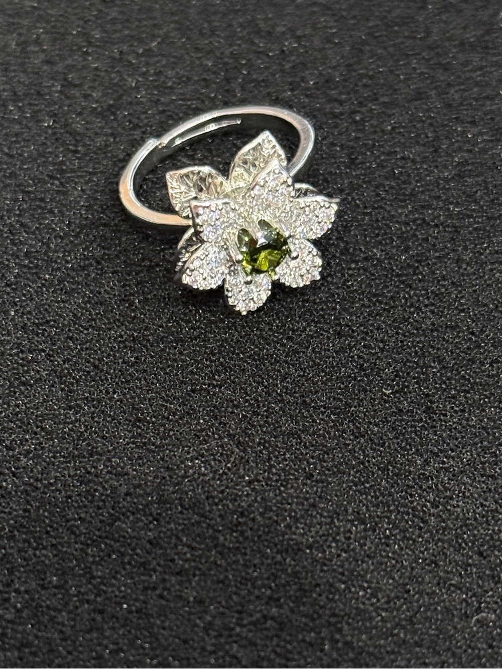 Stress-relief Spinner Ring. Silver Floral with Olive Green center stone